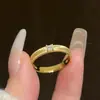 Anillo Liso Versátil y Exquisito con un Toque de Alta Gama, Popular Anillo de un Solo Diamante Cepillado Estilo Vintage para Mujer, Lujo Ligero