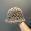 Chapéu de Pescador de Malha Estilo Coreano Outono e Inverno com Etiqueta M para Mulheres, Moda Versátil de Camada Dupla Vazada, Aba Larga, Afina o Rosto, Copa Pequena