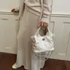 Bolso de mano de alta gama, lujo ligero, nicho para mujer, nuevo bolso tote acolchado de verano para el trabajo, al hombro y cruzado