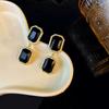 Aretes plisados de resina roja retro de alta calidad, lujo ligero, atmosféricos, al por mayor, aretes de pin de plata europeos y americanos, forma geométrica