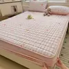 Sábana Bajera Impermeable Clase A con Estampado de Hilo Arrugado, Acolchada y Engrosada, a Prueba de Polvo, Antideslizante, a Prueba de Orina Protector de Colchón para Colchones Simmons