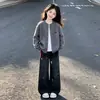 Novo conjunto de outono para meninas: conjunto de cardigã de tricô e jeans wide leg, conjunto de duas peças casual e versátil para crianças mais velhas, tendência para o outono
