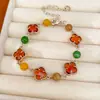 Pulsera de Flor de Trébol de Piedra y Cristal, Pulsera de Lujo Ligero de Nicho de Gama Alta, Accesorio Fresco y Dulce para Vacaciones