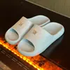 Novo Chinelo de Flores com Solado Grosso para DIY de Verão Desenho Animado Chinelos de Casa Banheiro Moda Resistente ao Desgaste Sandálias Antiderrapantes para Casal