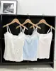 Camisola sexy de estilo puro deseo para principios de otoño con ribete de encaje y diseño estampado, copas incorporadas, top base ajustado