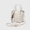 Nova Bolsa Saco 2025 Estilo Coreano Versátil Bolsa Feminina Nicho Estilo Ocidental Bolsa de Ombro Transversal Multicamadas Comutador Decoração Pendente