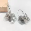 Brincos de Flor Dourada de Novo Estilo de Luxo Leve de Alta Qualidade Transfronteiriços, Argolas Exageradas da Moda de Nicho, Acessórios de Orelha Doces e Elegantes