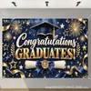 Tecido de Fundo para Formatura Azul Escuro e Dourado Parabéns aos Formandos Chapéu de Bacharel Banner de Formatura