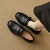 Mocasines Retro de Piel Suave con Camelia para Mujer 2026 Nuevo Estilo Otoño Estilo Británico Temperamento Zapatos Pequeños de Cuero Slip-on Zapatos Individuales