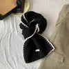 Noite Nevada Natal Vermelho ~ Lenço Ultra Macio Estilo Pequeno Chanel em Mistura de Lã com Acabamento Overlock Resistente, Aquecedor de Pescoço Versátil para Casal