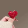 Broche de Coração Vermelho com Brilhos para Ano Novo Broche Elegante de Nicho Feminino de Alta Qualidade Decoração de Roupa de Corsage de Alta Qualidade
