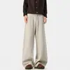 Pantalones negros de pierna ancha para hombre con diseño de raya de planchado central, cintura elástica, corte holgado, caída fluida y estilo casual hasta el suelo.