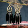 Brincos Vermelhos Boêmios Brincos de Férias Longas de Viagem a Yunnan Joias Elegantes de Pena Esquema de Cores Dopamina para Mulheres