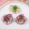 Flores de seda sintética frescas de primavera e verão, cabeça de flor de rosa, guirlanda DIY feita à mão, acessórios de cabelo Joker, acessórios de vestuário, atacado