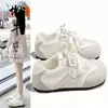 Nuevos zapatos de entrenamiento alemanes 2026, estilo gatito lindo, punta redonda, diseño de bloques de color, doble cordón, suela suave, hace que los pies se vean más pequeños, zapatos casuales para niñas jóvenes