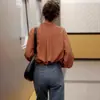 Camisa Retro Francesa Cor Abóbora para Mulheres no Início da Primavera, Nova Camisa de Botões Duplos com Elegante Top Interno de Manga Longa