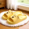 Sandálias Infantis Fofas de Urso para Meninas Verão Interior Casa Antiderrapante Banheiro Banho Novas Sandálias Pai-Filho para Mulheres
