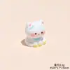 Gato Sentado Colorido Brilhante com Laço Animal Estéreo Enfeites de Resina DIY Decoração de Mesa de Carro Pequenos Enfeites