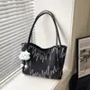 2026 Elegante Estética de Verano de un Solo Hombro Bajo el Brazo Nuevo de Moda Personalizado Moda para Viajar Bolso Tote Simple de Gran Capacidad para Mujeres