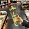 Garrafa de Água Esportiva de Grande Capacidade 2 Litros Copo com Canudo Estilo Trendy Ins com Escala Portátil Simples à Prova de Vazamentos e Resistente a Quedas