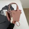 Bolsas Femininas de Nicho com Alto Aparato Moda Tendência Primavera 2026 Cesta Balde Bolsa de Ombro Transversal Texturizada