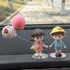 Celebriedade da Internet Enfeites de Carro Atacado Carro Acessórios de Carro Boneca Casal Fofo Beijo Decoração de Carro Elétrico Enfeites