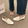 Sapatos de Salto Único Transfronteiriços Europeus e Americanos Estilo Retrô Bordado Casual Estilo Chinês Chegada Nova 2025 Novo Estilo Chinês Primavera e Outono Planos Atacado Tamanho Grande