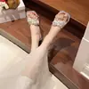 Zapatos de tacón de aguja con punta cuadrada de hadas, sandalias versátiles para el día a día, nicho 2026 nuevos tacones altos florales de perlas retro franceses