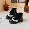 Botas de Piel para Niña 2025 Nuevos Zapatos Infantiles Suela Suave Antideslizantes Botas de Princesa para Niña Pequeña Felpa de Dos Capas Algodón Corto Botas Cortas de Algodón