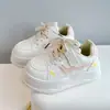 Zapatillas blancas para niñas, zapatillas de skate de caña baja con suelas blandas, zapatos antideslizantes para niños, modelo de otoño, zapatillas deportivas casuales para estudiantes de 6 a 12 años