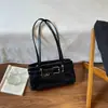 Pelúcia Ursinho Pingente Requintado Nova Bolsa Fashion de Camurça 2026 Retro Ombro Único Sobrancelha Feminina Outono/Inverno