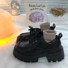 Sapatos Pequenos de Couro Versáteis Estilo Britânico Retrô para Mulheres 2026 Nova Coleção Primavera Loafers Franceses de Couro Envernizado com Cadarço de Solado Grosso e Bico Redondo