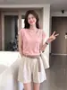 Diseño rosa con cuello en V y cintura plisada para un efecto adelgazante, camiseta de seda helada con hombro irregular y mangas cortas de punto, top de verano para mujer