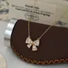 Cadena Clavicular Elegante para Mujer con Baño de Oro Real y Circonita Microincrustada, Collar Único con Diseño de Lazo, Exquisito Pulsera para el Día a Día