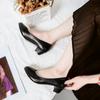 2025 Nuevo Estilo Otoño Cómodos de Boca Baja Slip-On Puntiagudos Tacón Grueso Para Exterior Elegantes Versátiles Zapatos de Trabajo con Falda