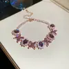 Pulseira geométrica floral oca em formato de diamante de zircônia, um acessório luxuoso e de alta qualidade, uma joia única e estilosa que complementa qualquer look, projetada para mulheres.