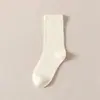 Calcetines de otoño e invierno apilables para mujer pareja simples de color liso combinan con todo de longitud media para niños y niñas Calcetines blancos de confinamiento rosa piel