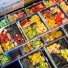 Bandeja de Frutas Frescas com Quatro Compartimentos Caixa de Embalagem Descartável Transparente de Papel-Plástico para Cortes de Frutas da Moda, Design Quadrado de Quatro Grades
