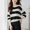 Suéter a rayas blanco y negro para mujer 2026 principios de otoño nuevo mohair hombros descubiertos manga abullonada holgado perezoso corto