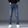Jeans para hombre de Hong Kong 2026 nuevo otoño elásticos ajustados rectos modernos de alta gama casual de negocios pantalones largos