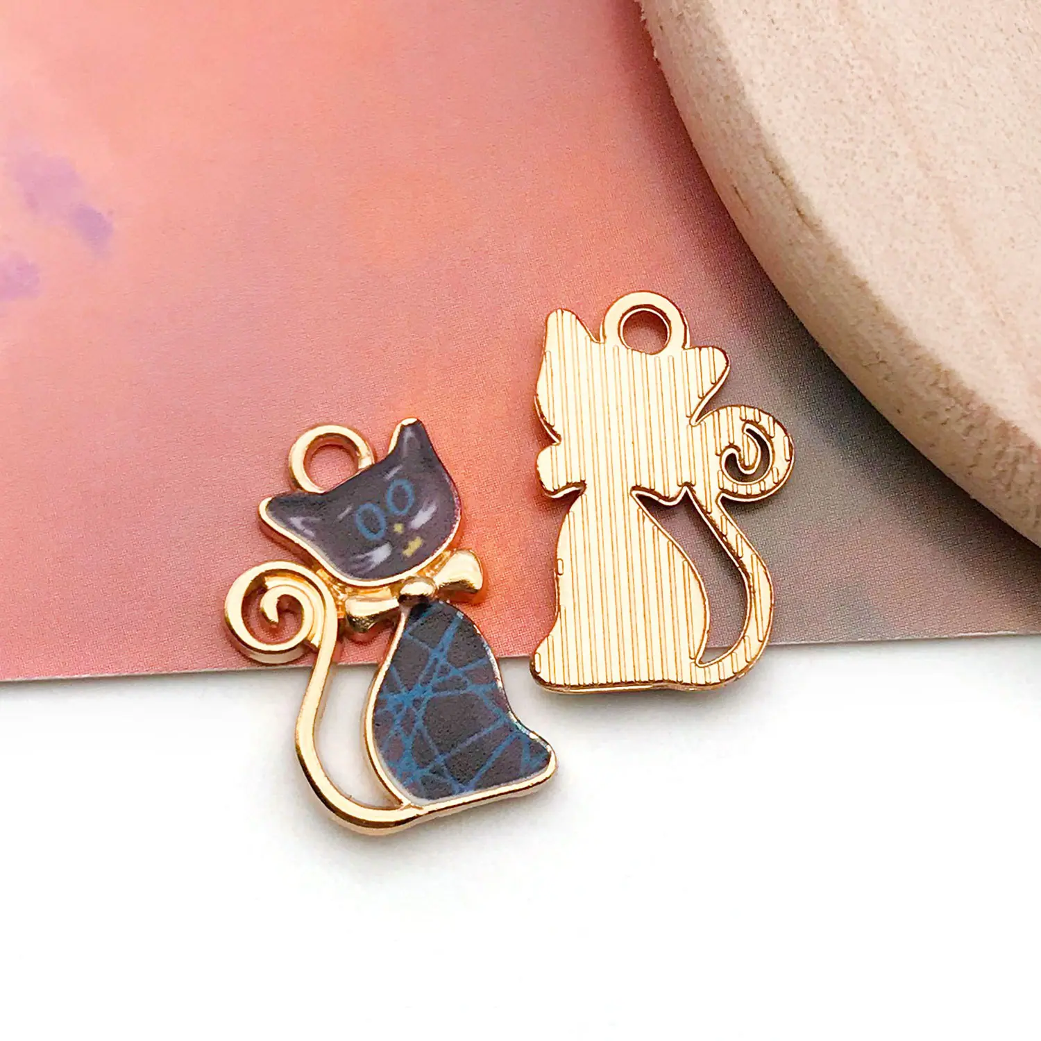 19112-黑色滴油印花小猫咪21x13mm-1.1g