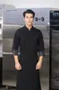 Uniforme de chef de alta gama de doble botonadura para catering con puños de color contrastante, adecuado para cocinas de hotel y operaciones de repostería, chaquetilla de chef de manga larga