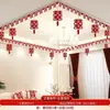 Conjunto de decoração de casamento para sala de estar do novo quarto dos noivos, incluindo decorações pendentes com o personagem "feliz", guirlandas de casamento e decorações de teto