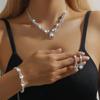 Colar de pingente de flor de gota d'água de diamante terno europeu e americano Indústria pesada requintada Cadeia de clavícula Moda leve de luxo colar de alta qualidade