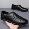 Nuevos zapatos de cuero formales de negocios transfronterizos para hombre, zapatos casuales versátiles de moda, mocasines de suela blanda, zapatos de moda de comercio exterior al por mayor