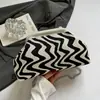 Comercio Exterior Transfronterizo Más Vendido Bolso Tejido a Mano con Olas Neceser 2025 Bolso de Nube Rayado Bolso de Clip Versátil para el Día a Día