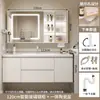 Conjunto de mueble de baño estilo crema con lavabo y mueble de lavabo integrados de cerámica y madera maciza, moderno y minimalista.