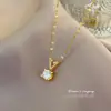 [Acero de titanio] Versión coreana de lujo ligero estilo frío micro incrustación de circonita letra colgante cadena de clavícula de acero de titanio joyería al por mayor