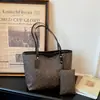 Bolso Tote de Hombro con Estampado Retro Texturizado para el Trabajo Moda Europea Americana Mujer 2026 Nuevo Elegante Bolso de Gran Capacidad