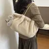 Bolsa de Pelúcia Estilosa para Mulheres 2026 Novo Design de Nicho de Inverno Bolsa Tote Fofa Bolsa de Ombro Único para o Dia a Dia